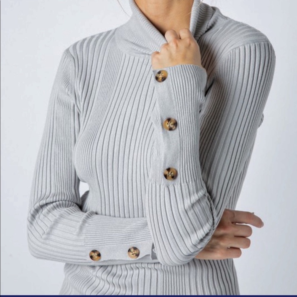 &MERCI Gray Ribbed Lightweight Sweater